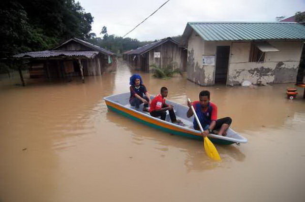 200.000[-]người[-]sơ[-]tán[-]do[-]mưa[-]lũ[-]ở[-]Indonesia,[-][-]Malaysia